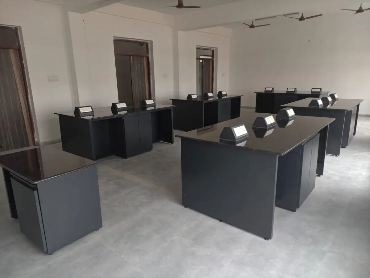 Lab Furniture & Modular Units